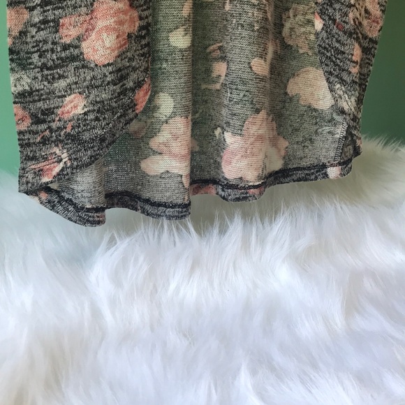 Rue 21 shawl - Picture 4 of 8